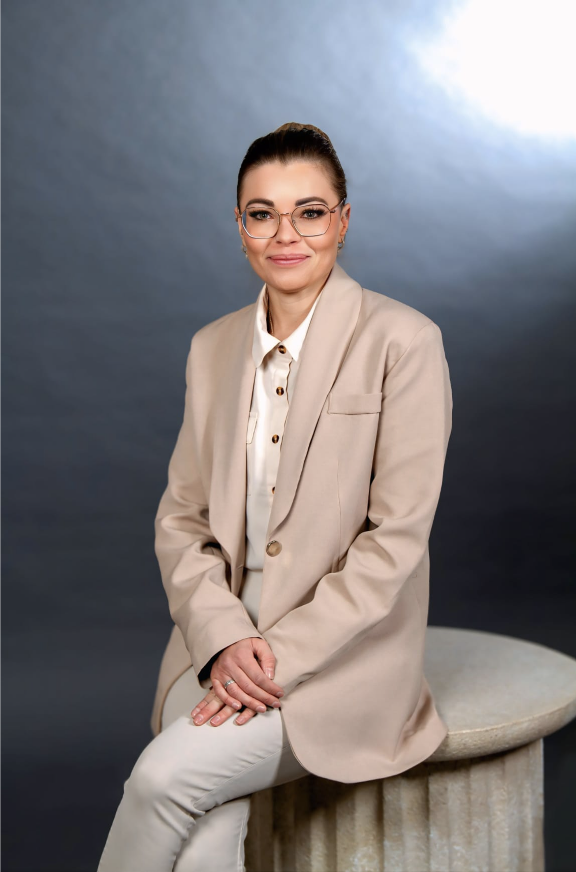 Alina Henneberg, Immobilienmaklerin